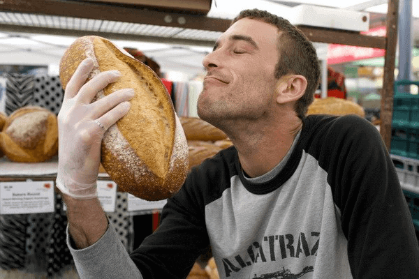 Business fragrance strategy using diffusers and scents to create a pleasant environment for customers