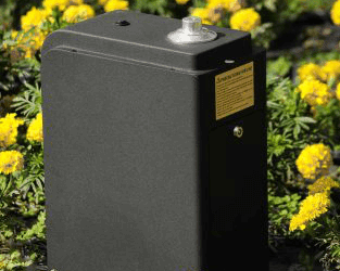 Electric scent diffuser releasing aromatic mist for home fragrance and relaxation